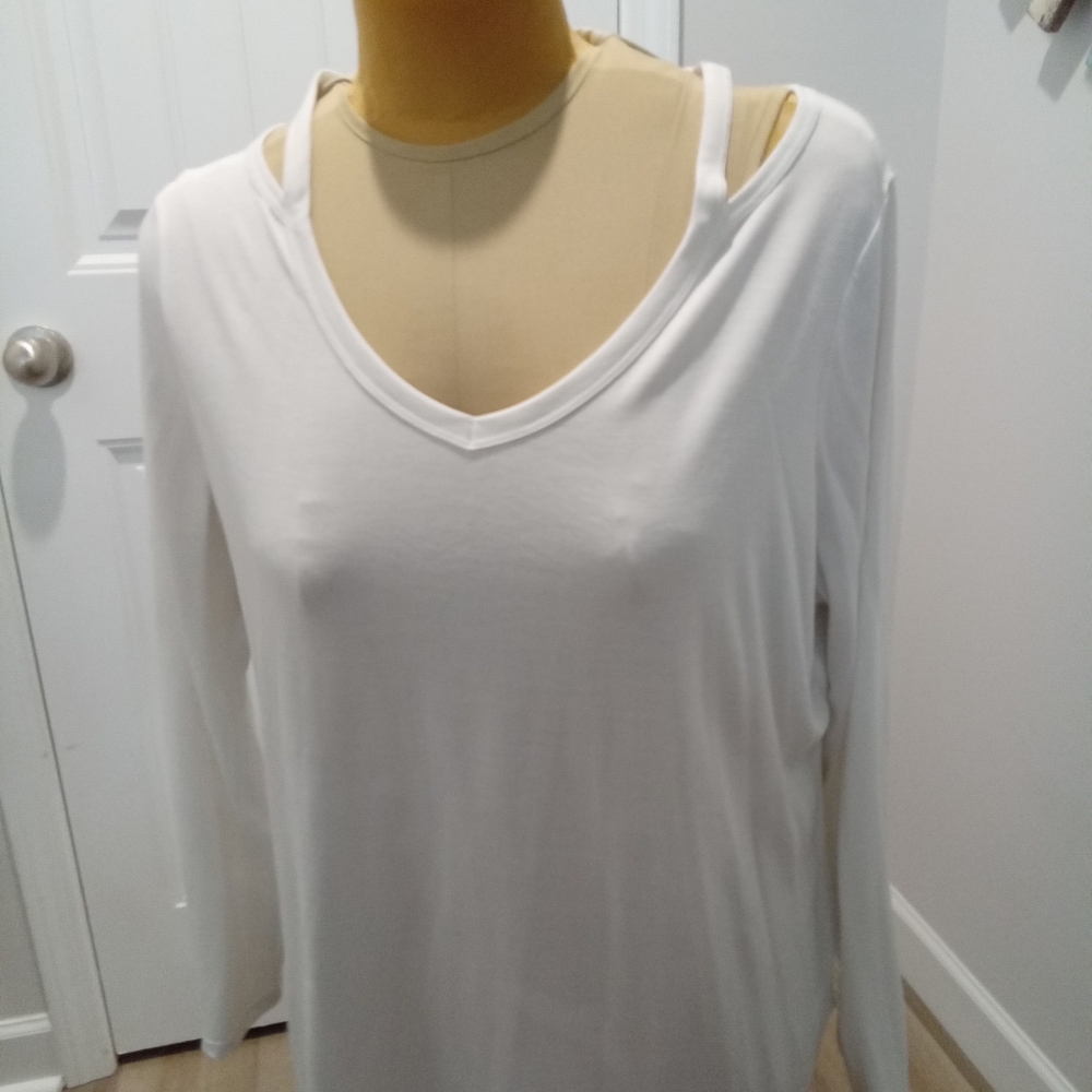 Time and Tru Plus Size 3X. Women's White V-Neck Cold Shoulder Long Sleeve Top